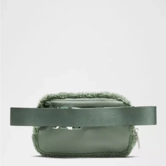 Lululemon Sage Green Sherpa Everywhere Belt Bag - Picture 2 of 7